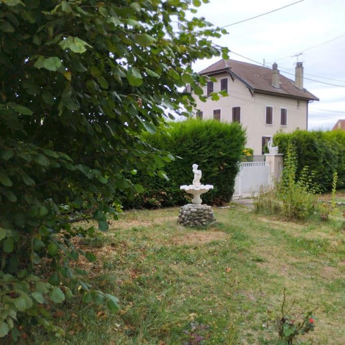 Verdoyant Au Bord Du Leman Entre Evian Et Thonon Dans Publier